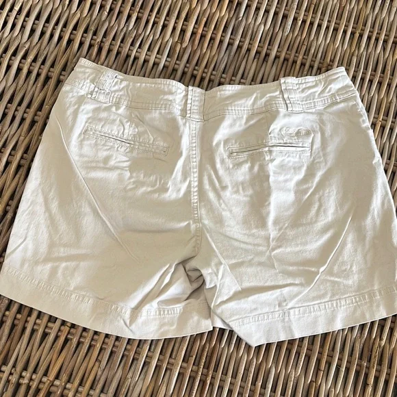 Crazy Shirts Hawaii Khaki 5” shorts size 12 - Picture 4 of 6